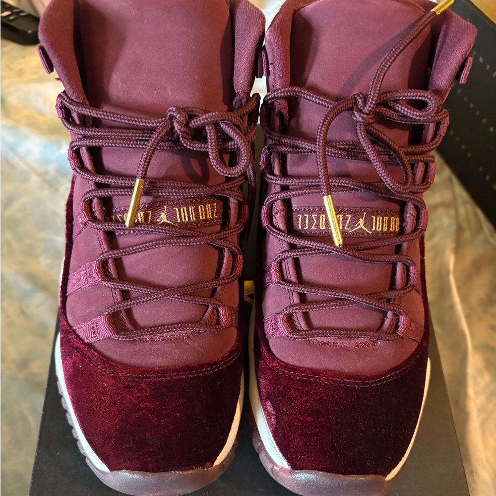 Jordan 11 Velvet Maroon Size 5